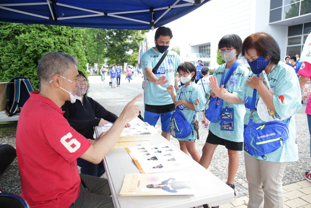 モンテディオ山形が実践するユニバーサルスポーツ体験「手話で応援するサッカーとは？」